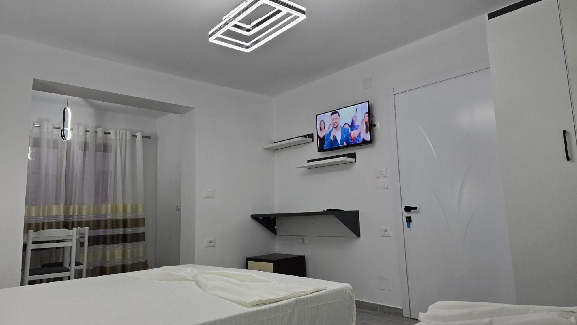 Guest House Pogradeci Extérieur photo